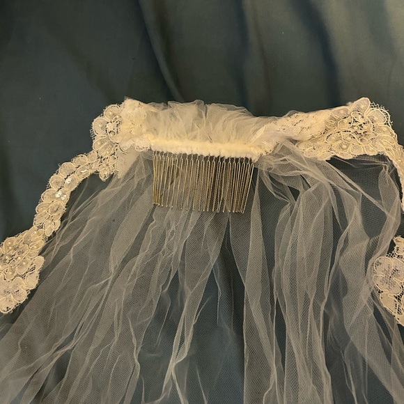 Fingertip length bridal veil with beads and lace main image 2